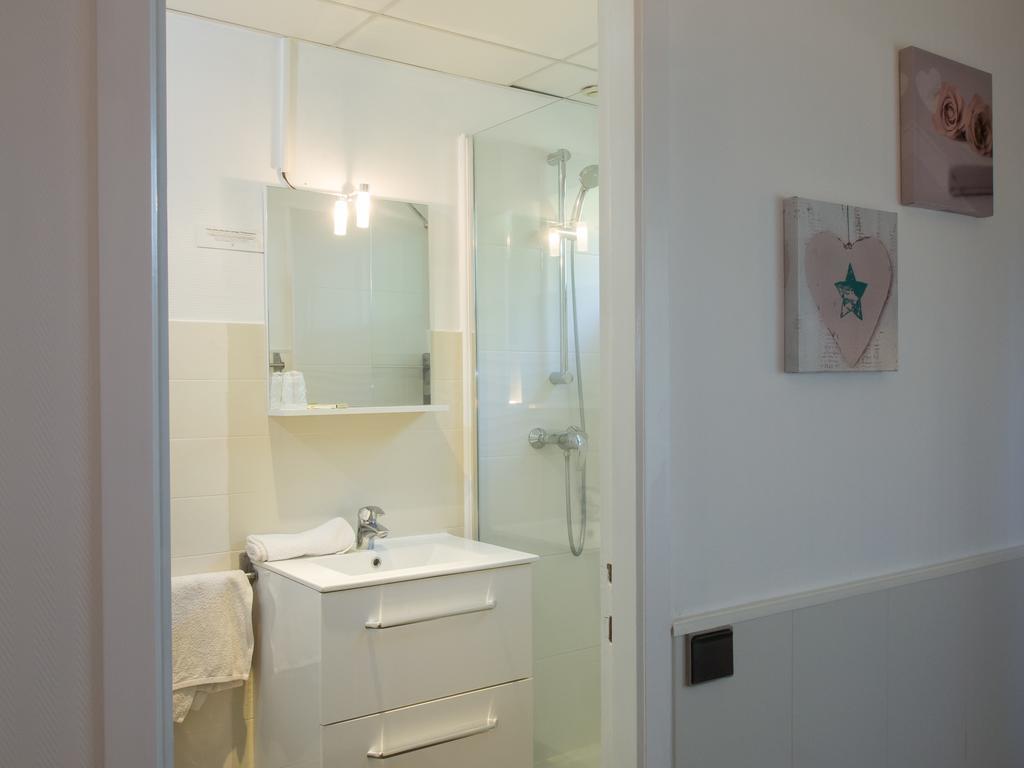 Logis Hotel L'Abricotine Tain-l'Hermitage Bagian luar foto